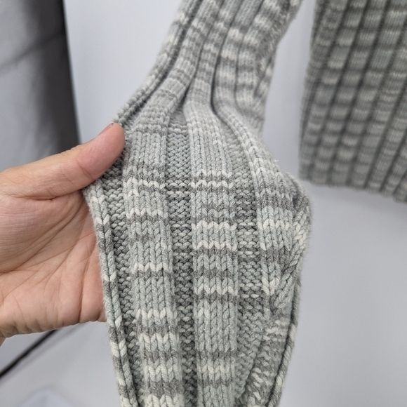 Men's GAP Button Neck Sweater - Picture 3 of 7